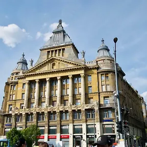 Standard By Hi5 - Anker 1 , Budapeşte Macaristan